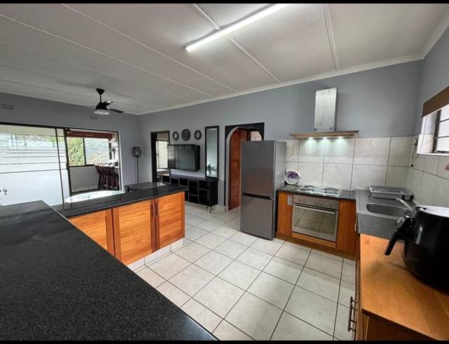2 BEDROOM APARTMENT FOR SALE IN MARGATE BEACH